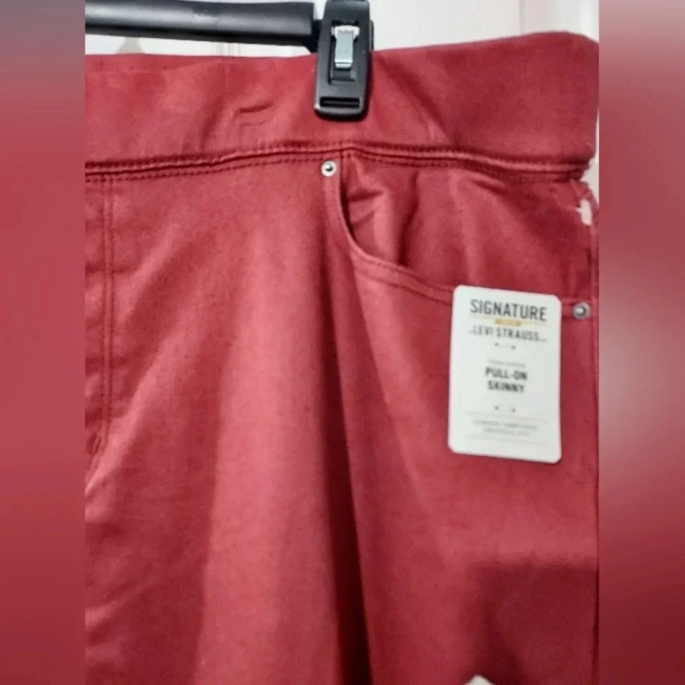NWOT Signature Gold Levi Strauss Brick Pull-On Skinny Pants in Size 26 M W38 L30
